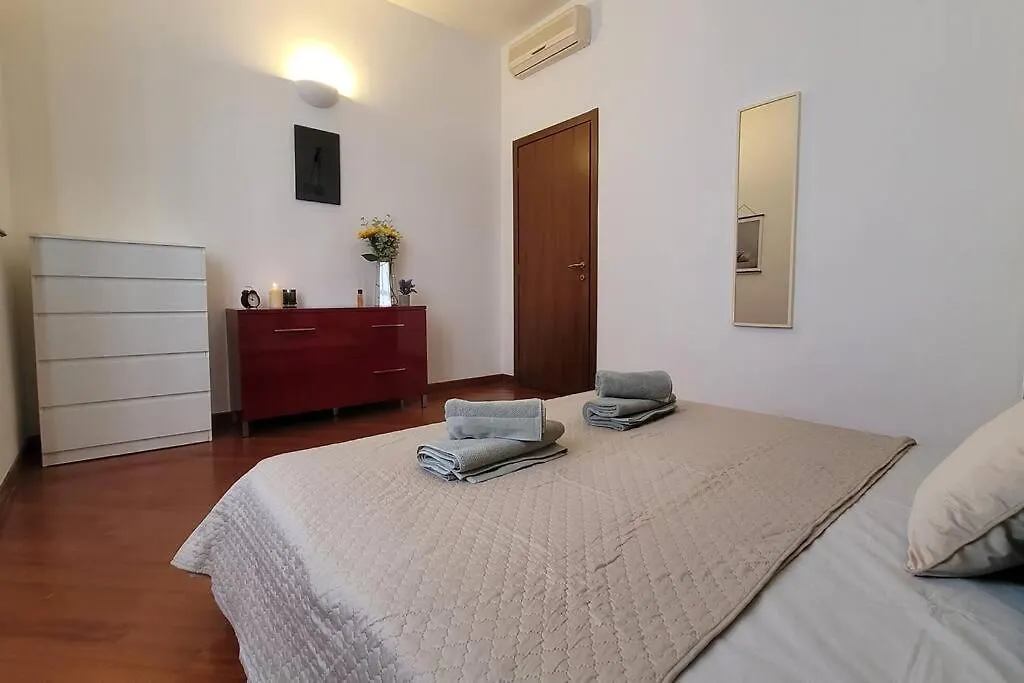 Apartment Navigli-Centro Stylish Suite In Design District Milan